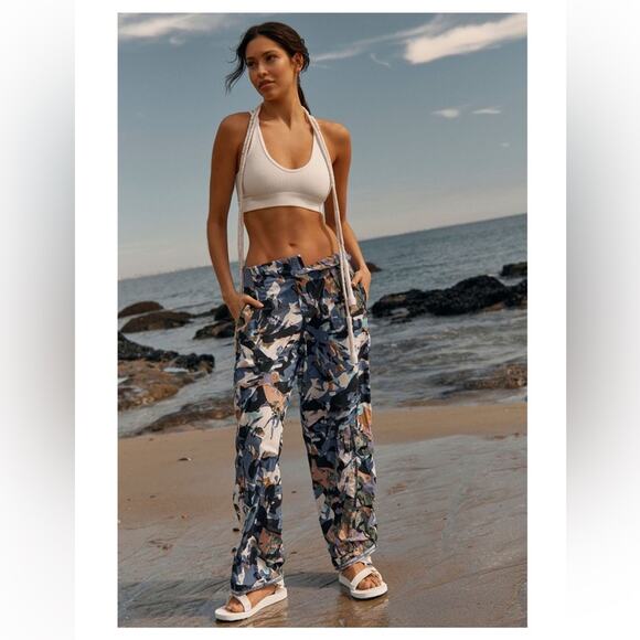 Free People Pants - FREE PEOPLE Camo Print Lightweight Cargo Wide Leg Relaxed Fit Pants Size Small